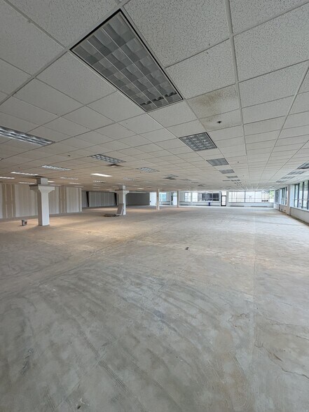 More Photos Of 5300 Kings Island Dr, Mason Office For Sale
