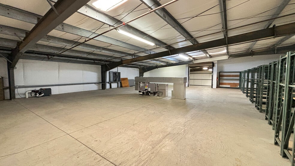 More Photos Of 475 Business Park Ln, Allentown Warehouse For Lease