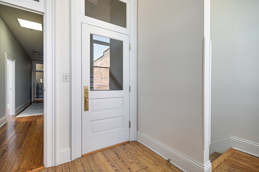 More Photos Of 809 S Main St, Columbia Office For Sale