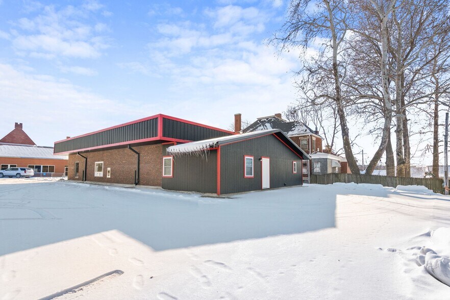 More Photos Of 121 N Folger St, Carrollton Office For Sale