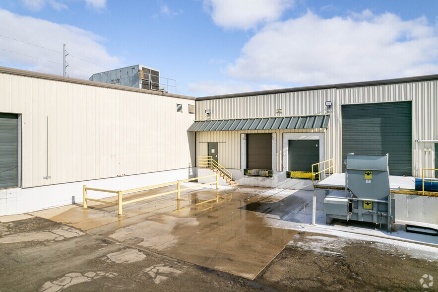 More Photos Of 528 E Tyranena Park Rd, Lake Mills Manufacturing For Sale