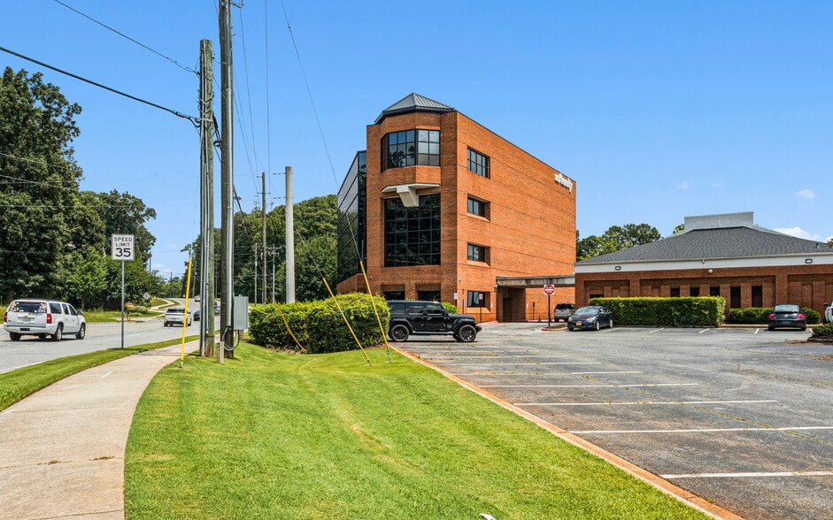 More Photos Of 2265 Roswell Rd, Marietta Medical For Lease