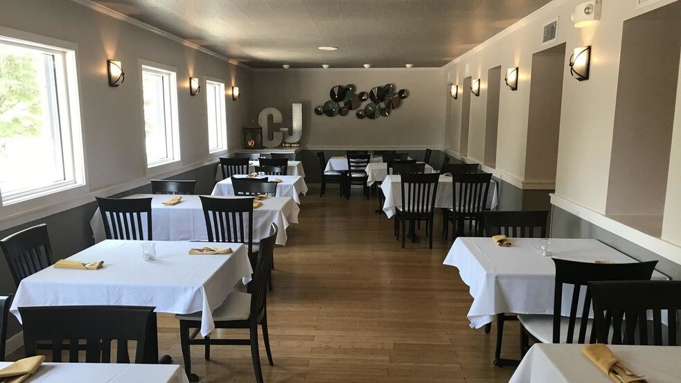 More Photos Of 194-198 Main St, Emmaus Restaurant For Lease