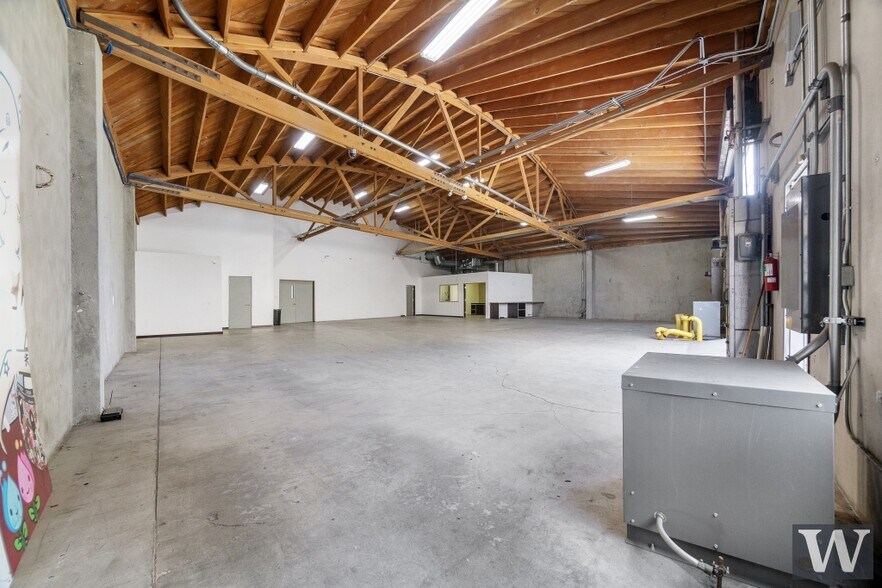 More Photos Of 5655 W Adams Blvd, Los Angeles Warehouse For Lease