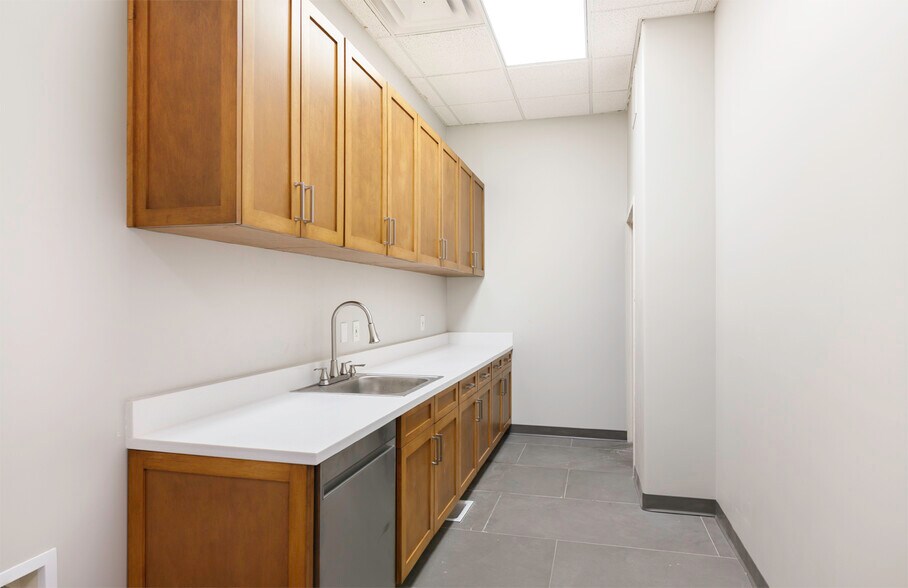 More Photos Of 10575 N 114th St, Scottsdale Office For Sale