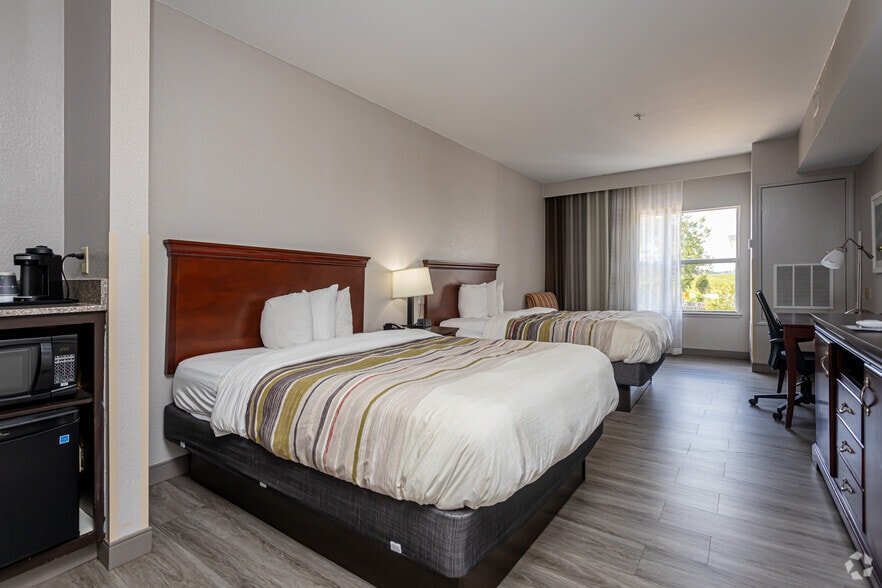 More Photos Of 13900 Wilfred Seymour Rd, Ocean Springs Hotel For Sale