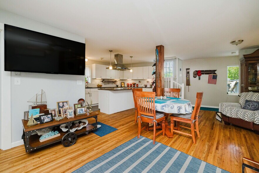 More Photos Of 1019 Main Rd, Tiverton Storefront For Sale