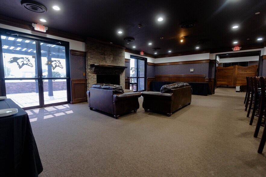 More Photos Of 6263 State Highway 66, Tulsa Restaurant For Sale