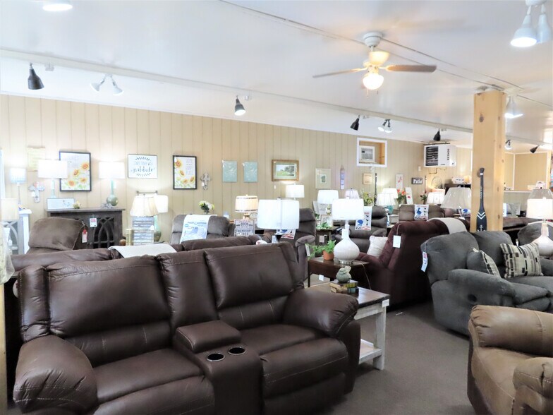 More Photos Of 231 Water, Conneaut Lake Freestanding For Sale