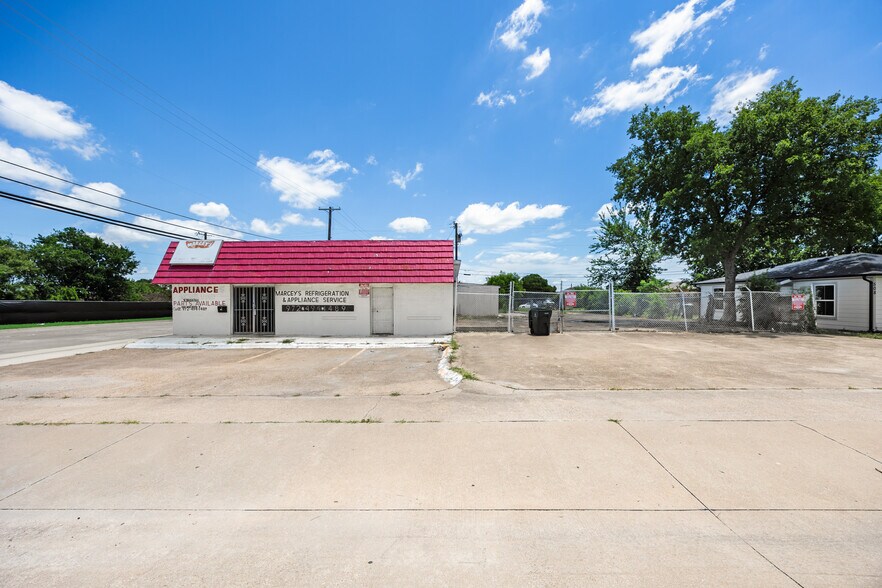 More Photos Of 500 Ford St, Garland Storefront For Sale