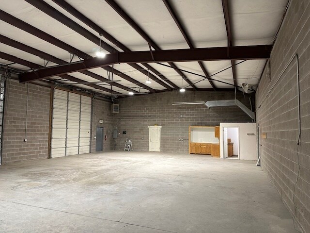 More Photos Of 101 Airpark Road Unit EF, Cottonwood Distribution For Lease