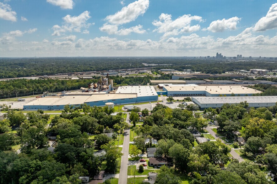 More Photos Of 2121 Huron St, Jacksonville Warehouse For Lease