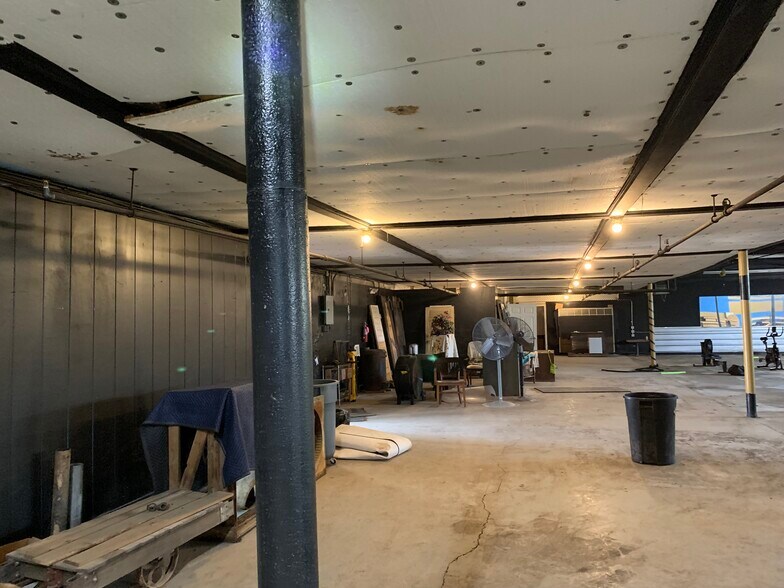 More Photos Of 208 W 2nd St, Siler City Manufacturing For Sale