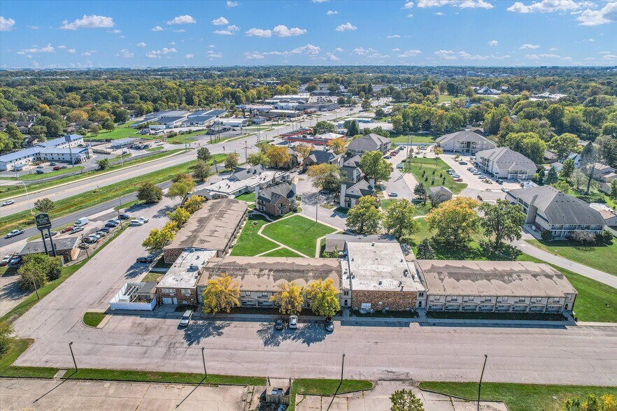 More Photos Of 1907 N Cunningham Ave, Urbana Hotel For Sale