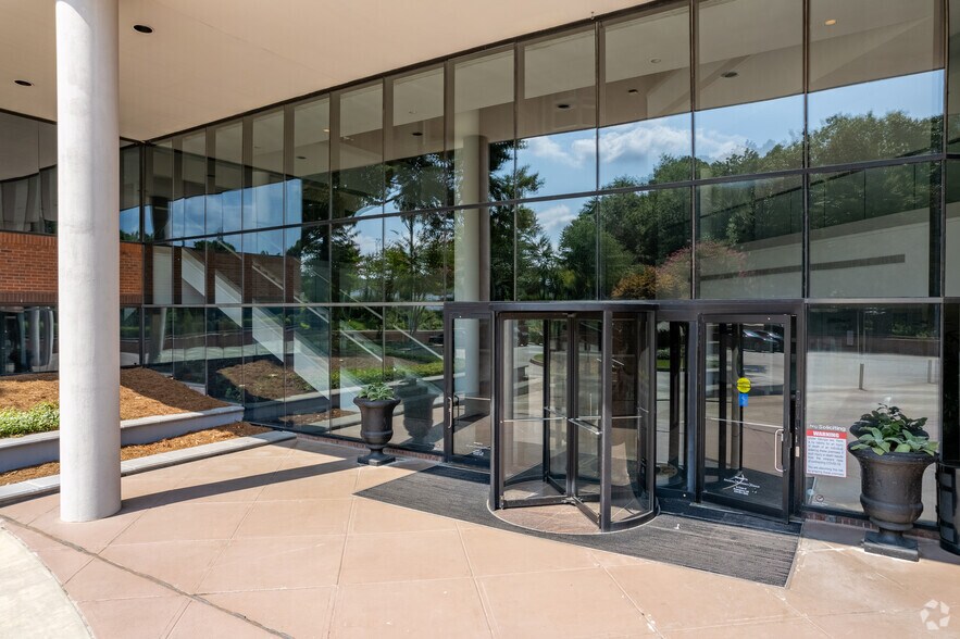 More Photos Of 3091 Governors Lake Dr, Peachtree Corners Office For Lease