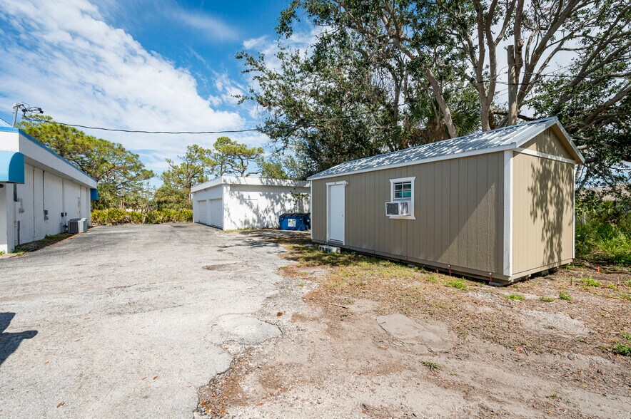 More Photos Of 655 N Indiana Ave, Englewood Medical For Sale