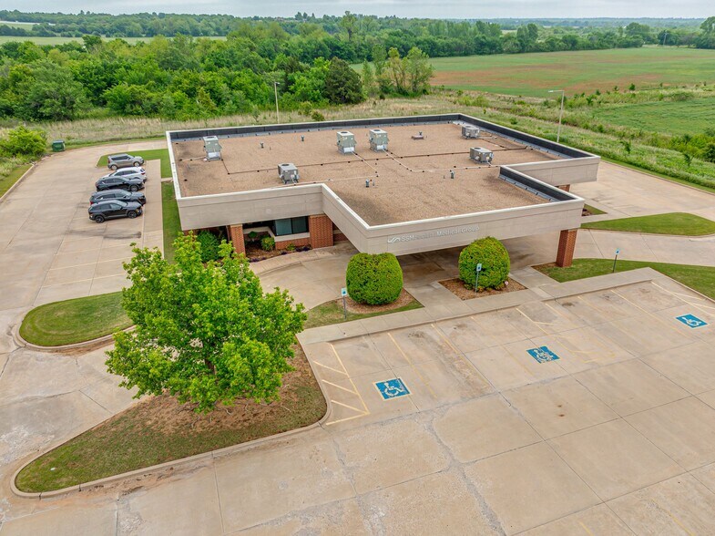 More Photos Of 15679 NE 23rd St, Choctaw Medical For Sale