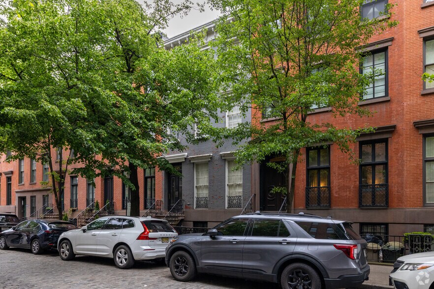 More Photos Of 248 W 12th St, New York Apartments For Sale