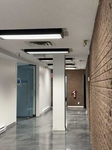 More Photos Of 3858-3870 Notre-Dame, Laval Office For Sale