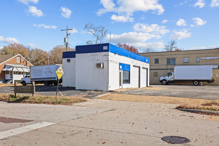 More Photos Of 7255 Olive Blvd, Saint Louis General Retail For Sale