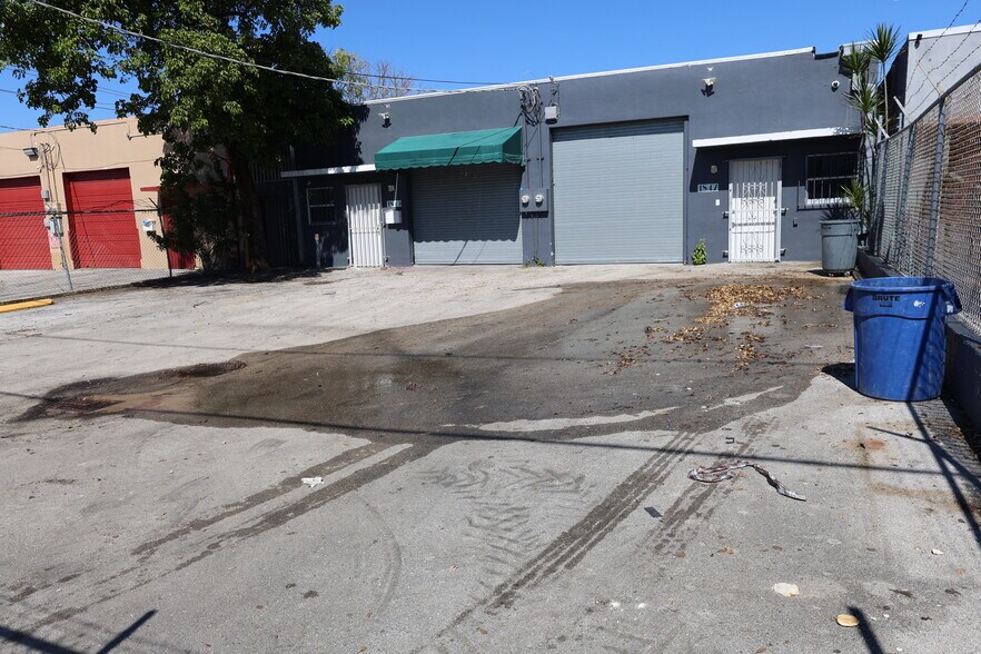 More Photos Of 1847 NW 21st St, Miami Warehouse For Lease