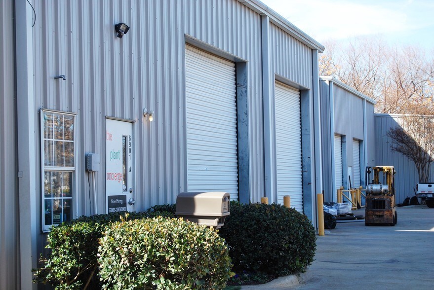 Primary Photo Of 6901 Maple Ave, Dallas Warehouse For Lease