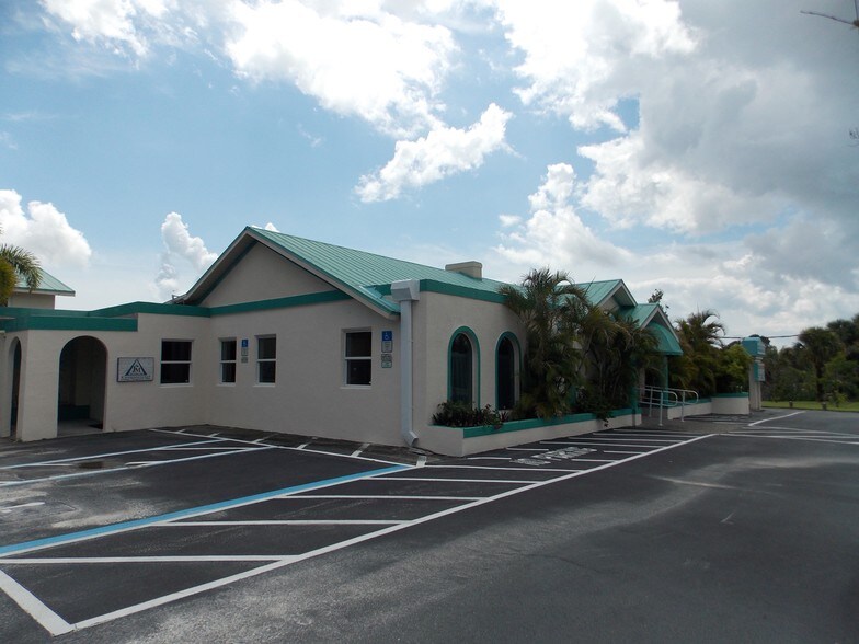 More Photos Of 2425 Pineapple Ave, Melbourne Office For Lease