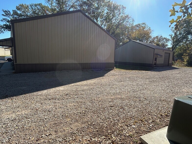 More Photos Of 121 Greenwood Cut Off Rd, Weatherford Warehouse For Lease