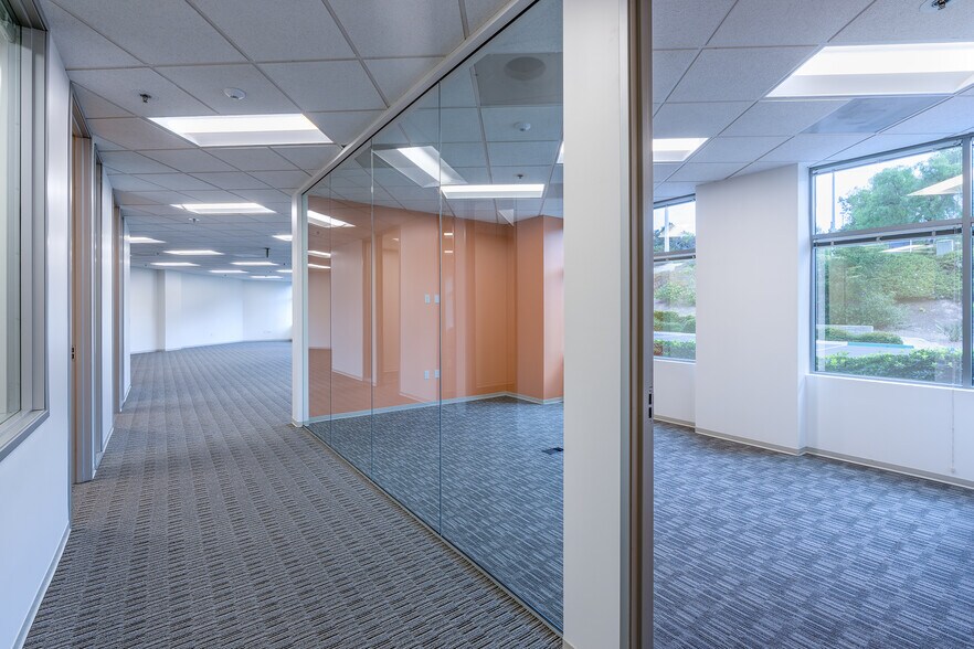 More Photos Of 1917 Palomar Oaks Way, Carlsbad Office For Sale