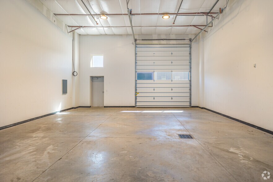 More Photos Of 3747 W Parkway Blvd, West Valley City Warehouse For Lease