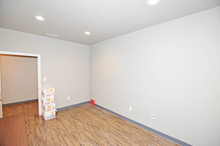 More Photos Of 10503 W County Rd 72, Midland Warehouse For Lease