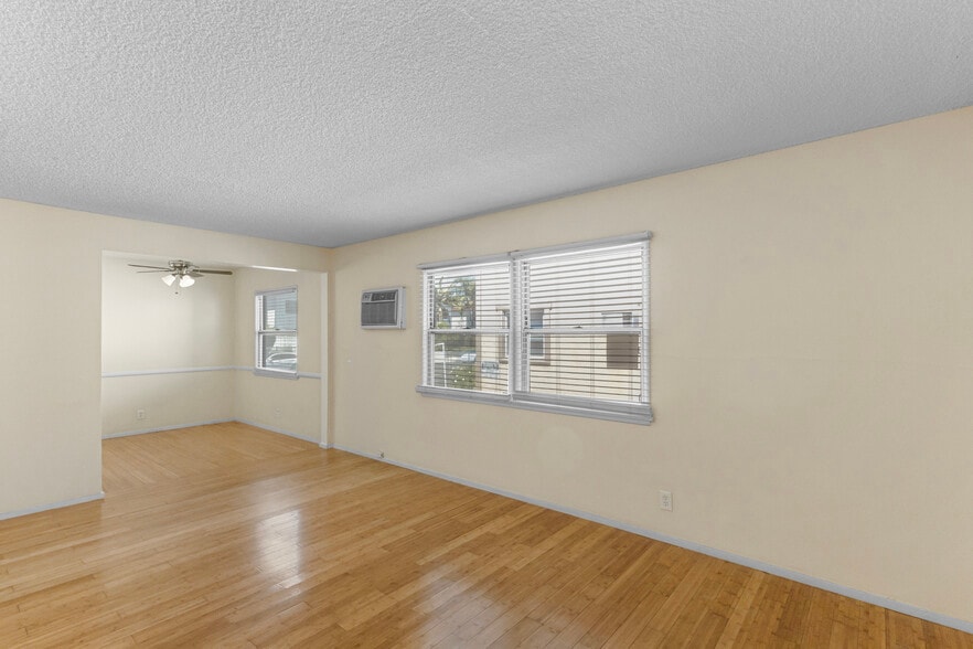 More Photos Of 4956-4960 Kester Ave, Sherman Oaks Apartments For Sale