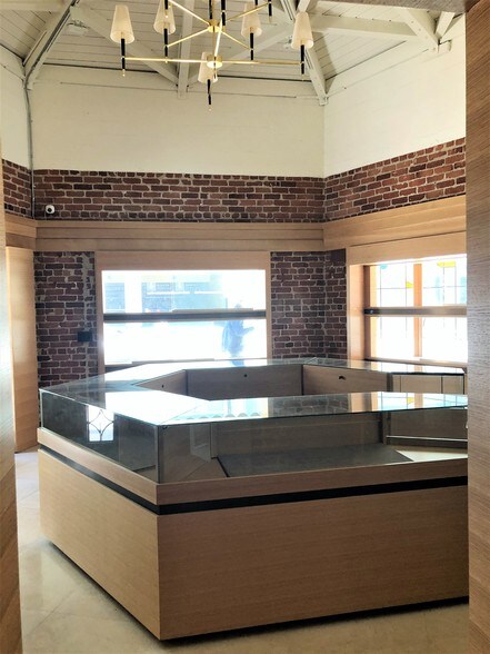 More Photos Of 1129-1139 Glendon Ave, Los Angeles Restaurant For Lease