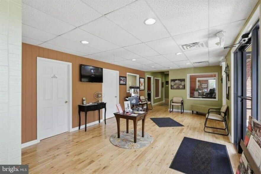 More Photos Of 23 S Colonial Dr, Hagerstown Office For Sale