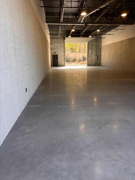 More Photos Of 6548 Ward Ave, Charleston Light Distribution For Lease