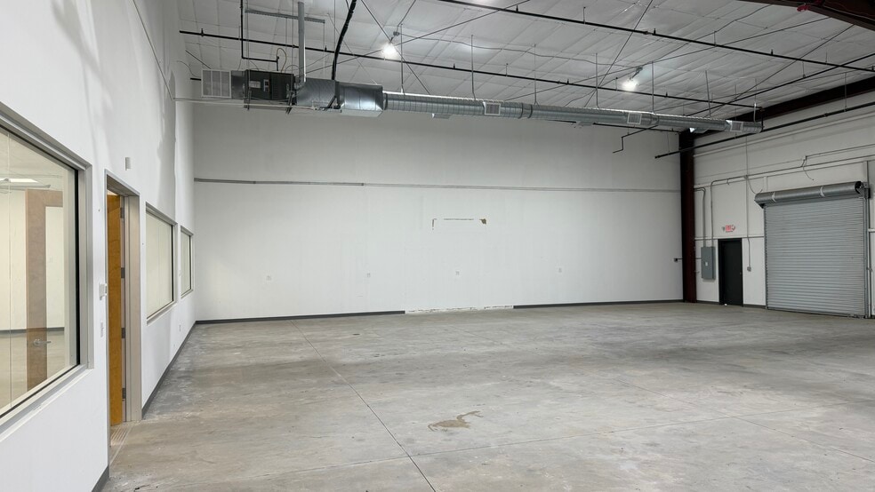 More Photos Of 2433 Tarpley Rd, Carrollton Warehouse For Lease