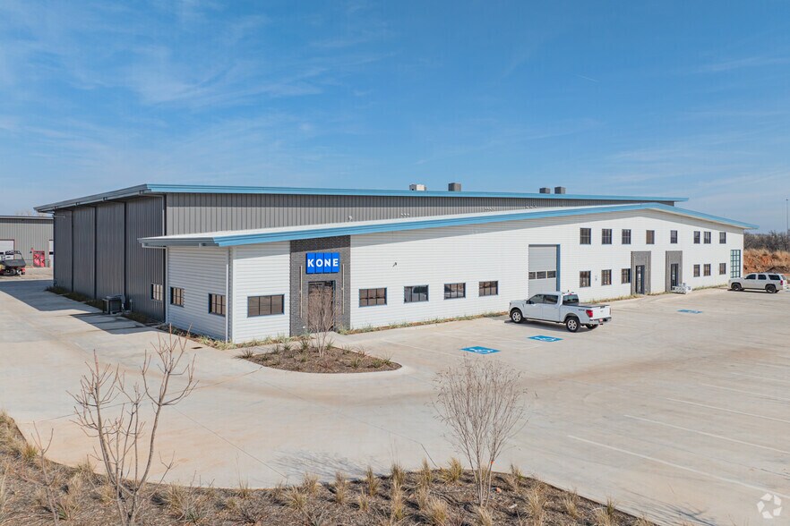 More Photos Of 3725 NE 104th St, Oklahoma City Light Distribution For Lease