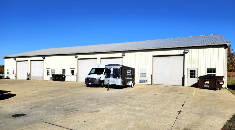 Primary Photo Of 2810 Hundman Dr, Champaign Flex For Lease