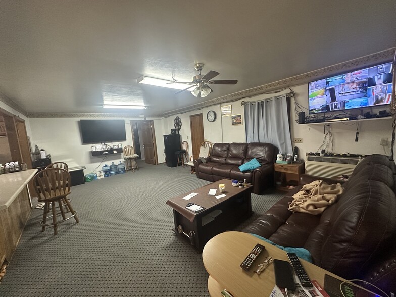 More Photos Of 721 State Route 54 E, Clinton Hotel For Sale