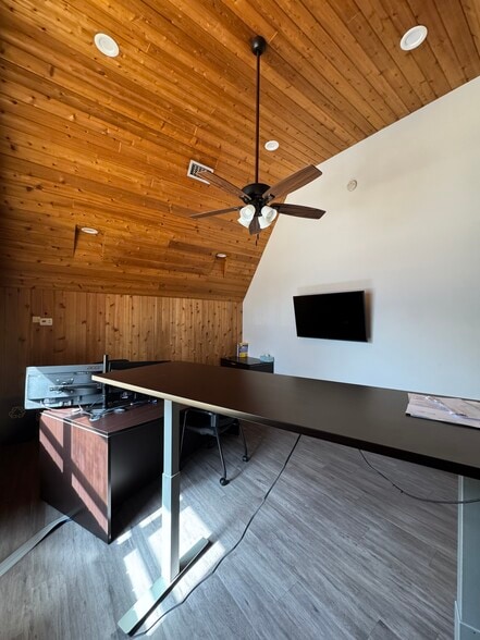 More Photos Of 300 E New Haven Ave, Melbourne Office For Sale