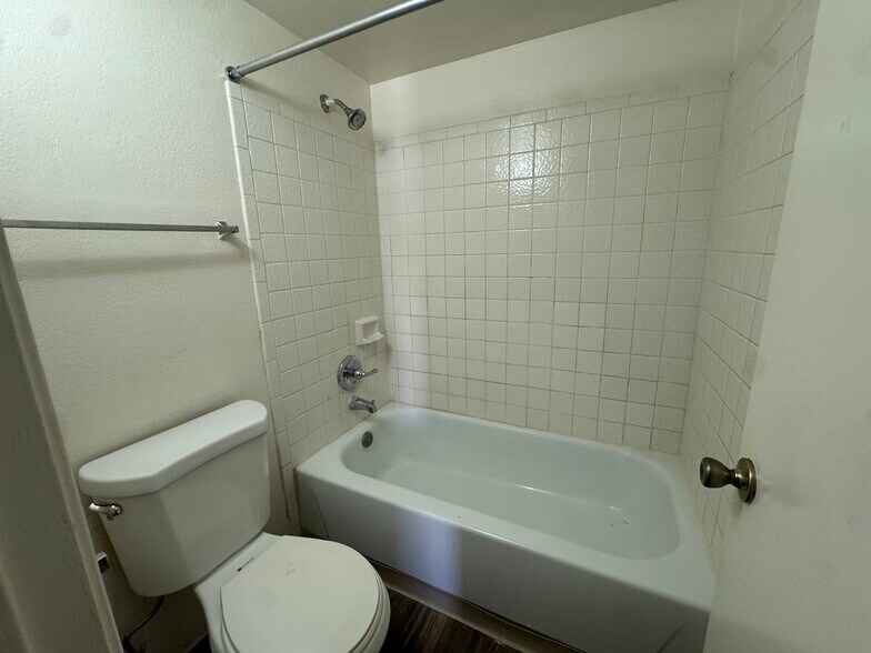 More Photos Of 190 W Valencia Rd, Tucson Apartments For Sale