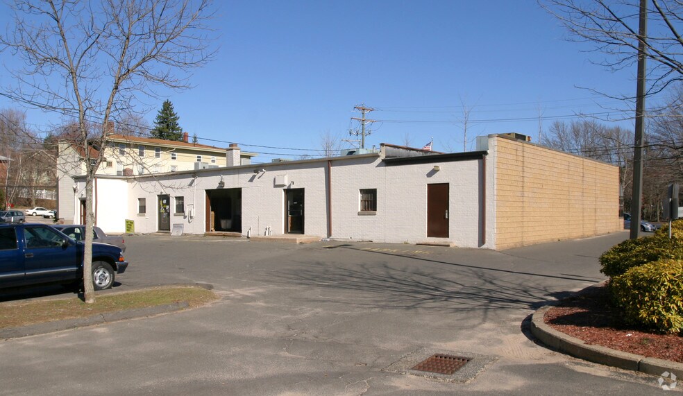 More Photos Of 12-22 E Main St, Bristol Storefront For Lease