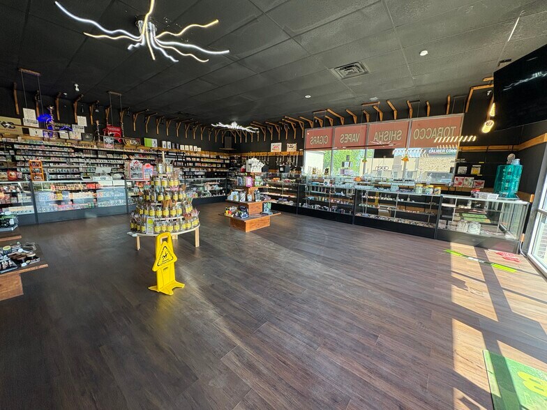 More Photos Of 3504 Paramount Dr, West Lafayette Storefront For Lease