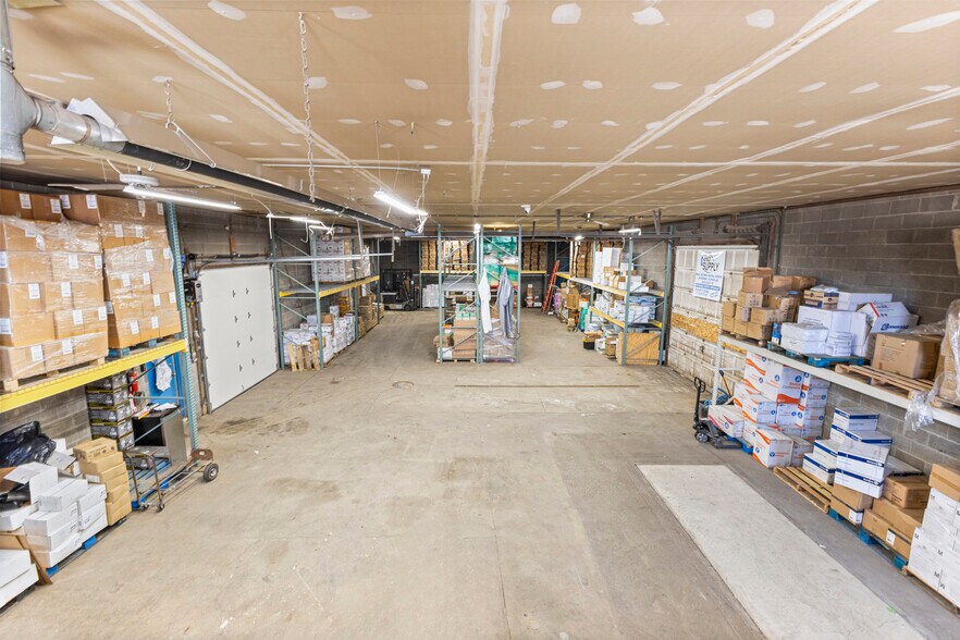 More Photos Of 26289 W Eight Mile Rd, Redford Township Manufacturing For Lease