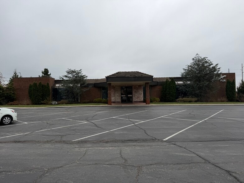 More Photos Of 9029 Metcalf Ave, Overland Park Freestanding For Sale