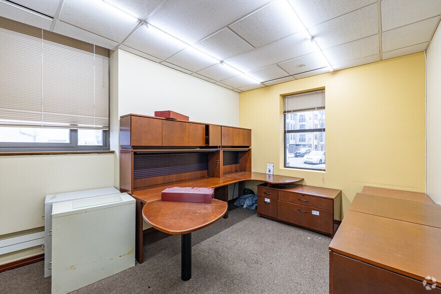 More Photos Of 201 N Wood Ave, Linden Bank For Lease