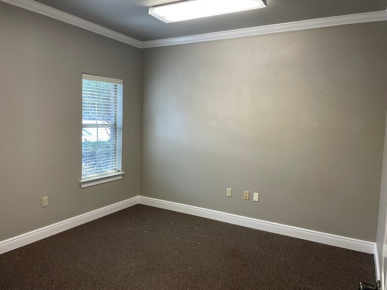 More Photos Of 14635 S Harrell's Ferry Rd, Baton Rouge Office For Sale