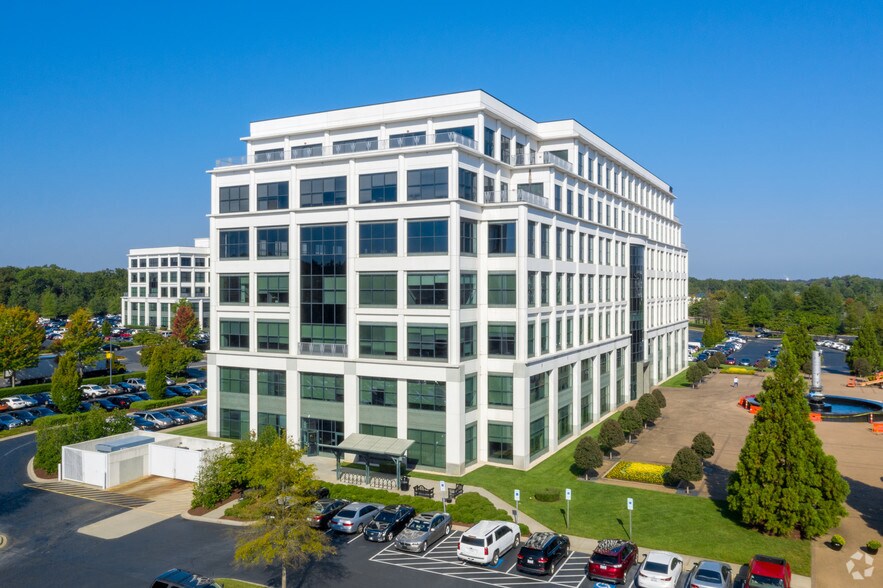More Photos Of 3701 Arco Corporate Dr, Charlotte Office Residential For Lease