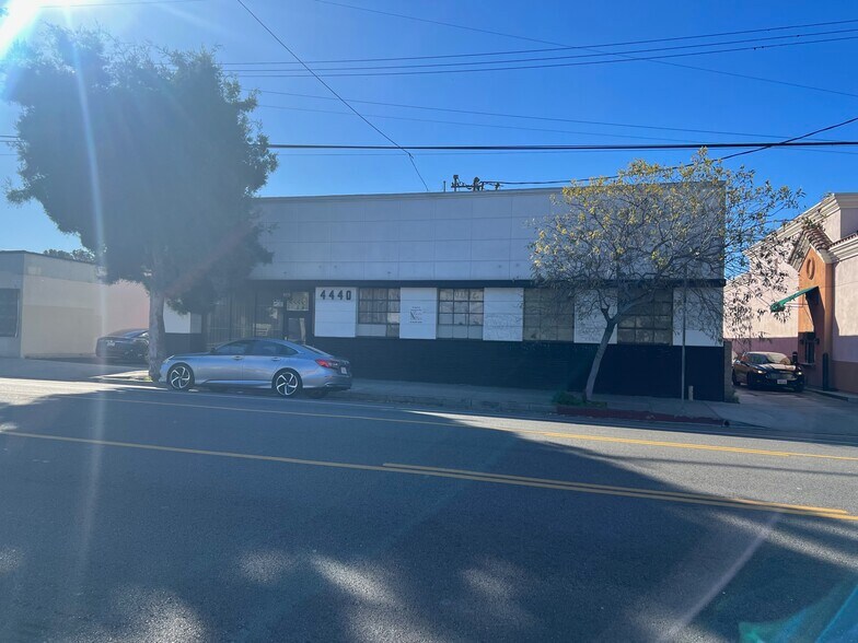 More Photos Of 4440 York Blvd, Los Angeles Manufacturing For Lease