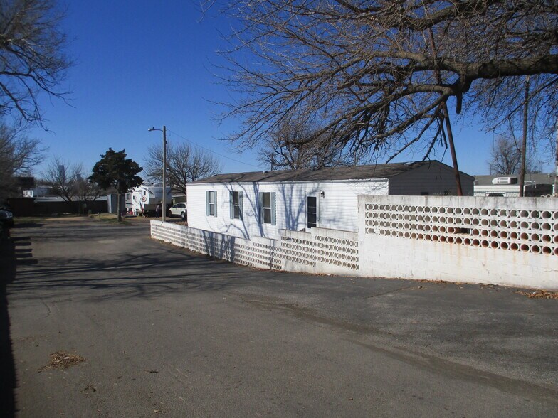 Primary Photo Of 56 Eastbrook Ter, Del City Manufactured Housing Mobile Home Park For Sale